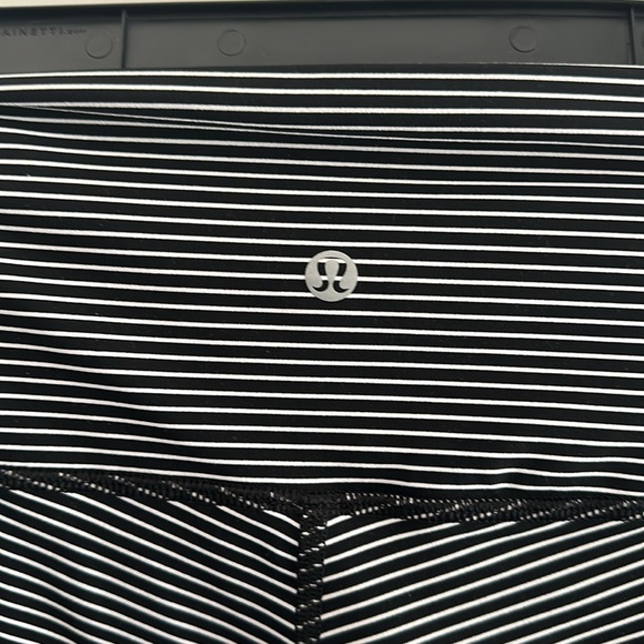 Lululemon Leggings Women’s Size 8 - Picture 3 of 4